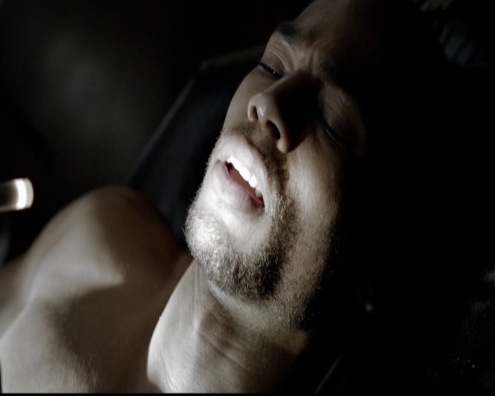 VampireDiariesWorld-dot-org_5x05MontersBall0090.jpg