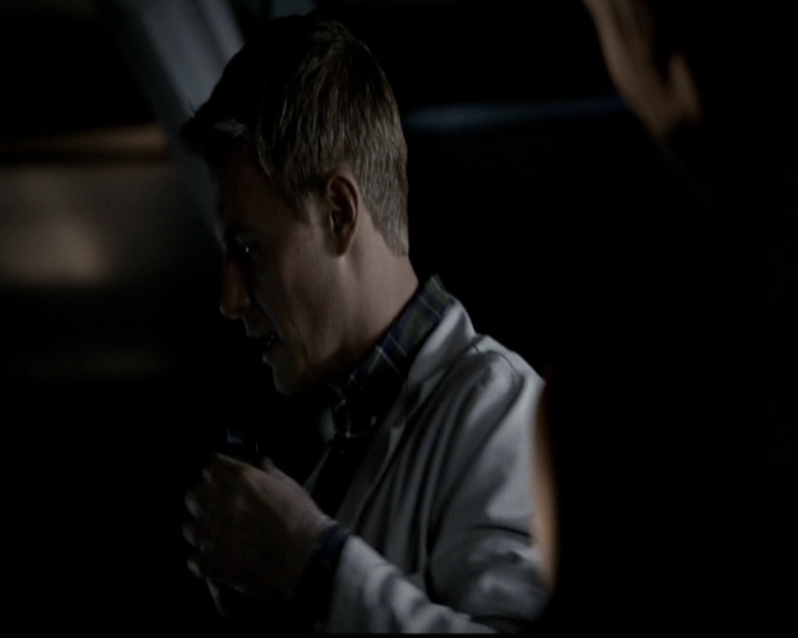 VampireDiariesWorld-dot-org_5x05MontersBall0098.jpg