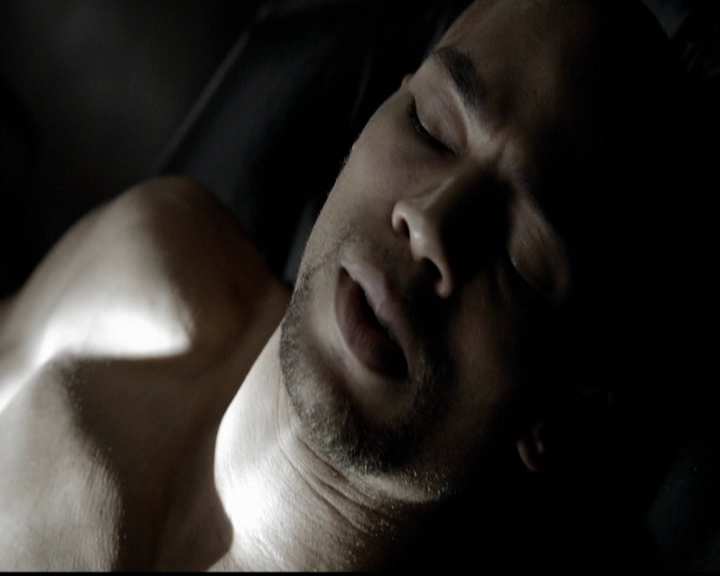 VampireDiariesWorld-dot-org_5x05MontersBall0102.jpg