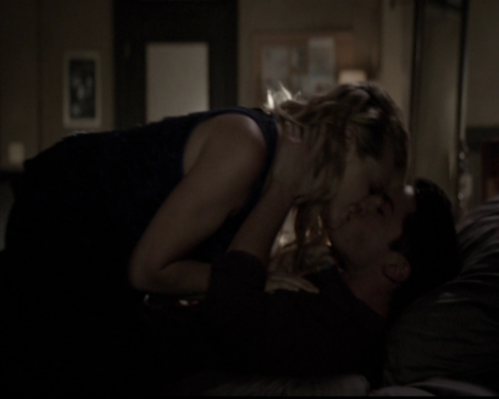 VampireDiariesWorld-dot-org_5x05MontersBall0154.jpg