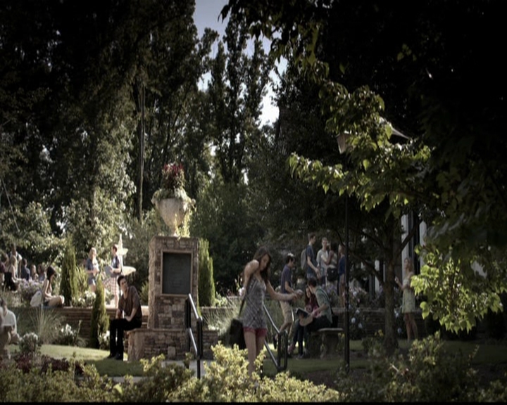 VampireDiariesWorld-dot-org_5x05MontersBall0244.jpg