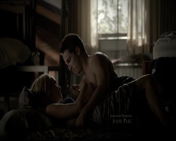 VampireDiariesWorld-dot-org_5x05MontersBall0250.jpg