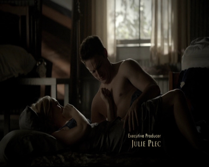 VampireDiariesWorld-dot-org_5x05MontersBall0251.jpg