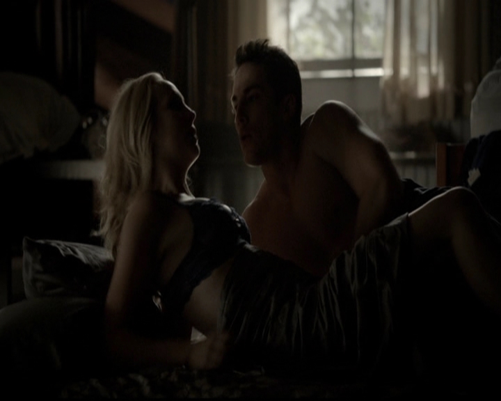 VampireDiariesWorld-dot-org_5x05MontersBall0260.jpg