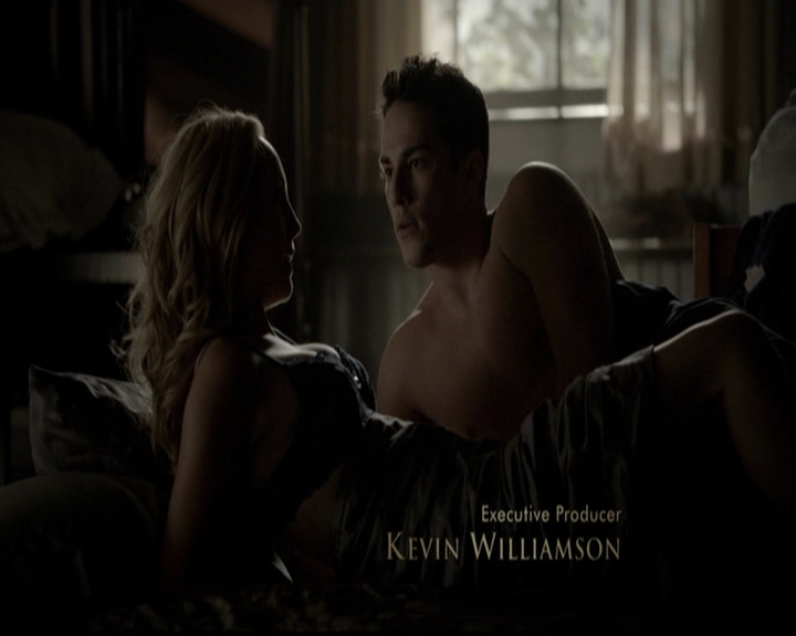 VampireDiariesWorld-dot-org_5x05MontersBall0262.jpg