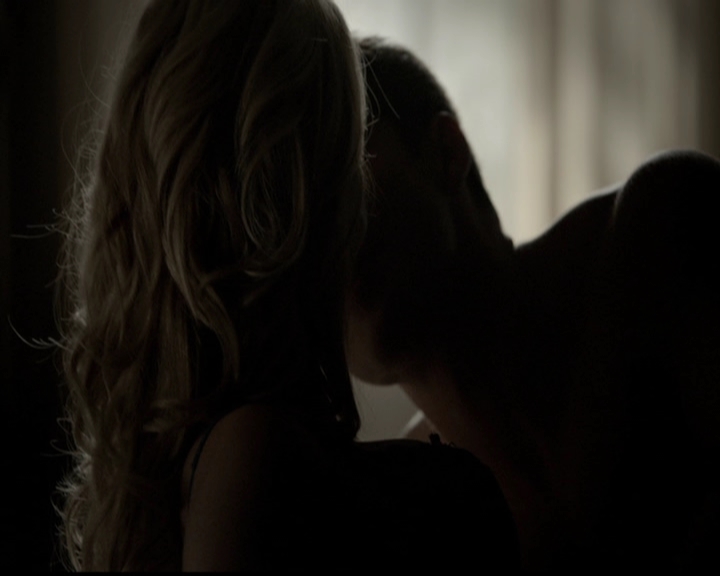 VampireDiariesWorld-dot-org_5x05MontersBall0275.jpg