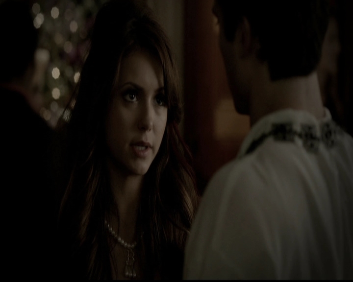 VampireDiariesWorld-dot-org_5x05MontersBall0936.jpg