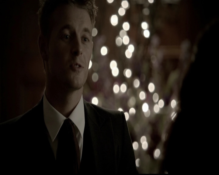 VampireDiariesWorld-dot-org_5x05MontersBall1522.jpg