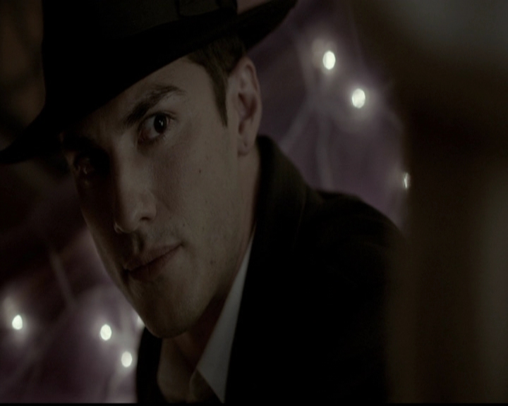 VampireDiariesWorld-dot-org_5x05MontersBall1637.jpg