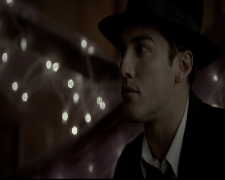 VampireDiariesWorld-dot-org_5x05MontersBall1648.jpg