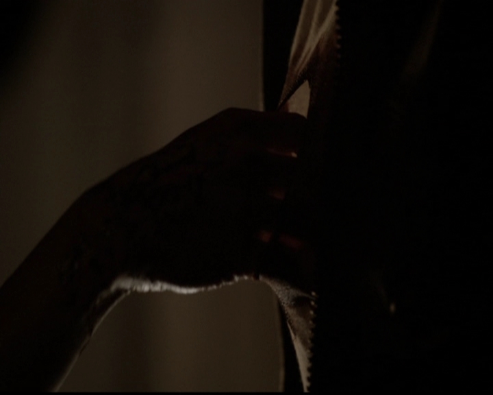 VampireDiariesWorld-dot-org_5x05MontersBall1836.jpg