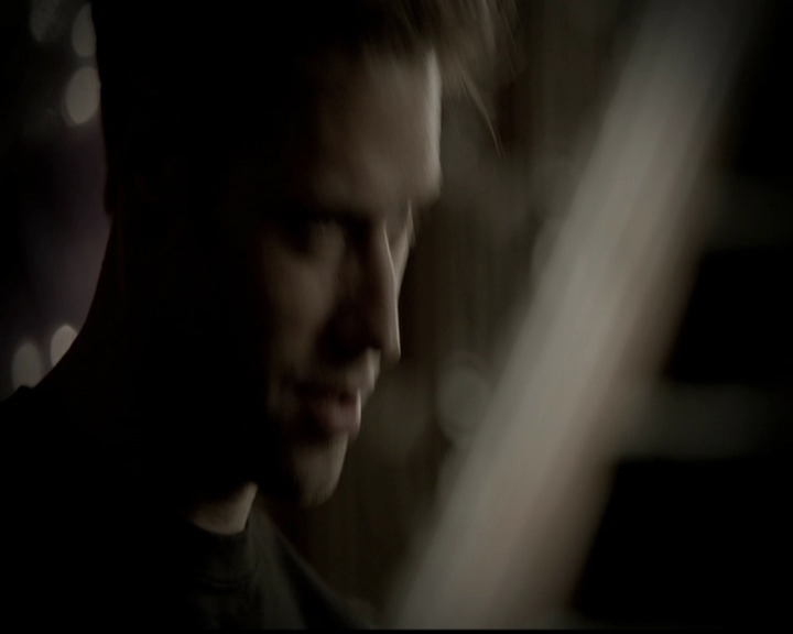VampireDiariesWorld-dot-org_5x05MontersBall1896.jpg