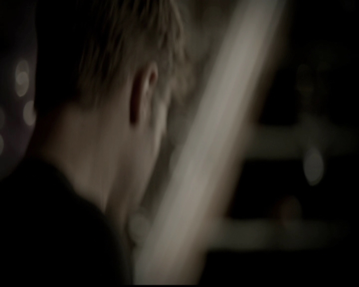 VampireDiariesWorld-dot-org_5x05MontersBall1897.jpg