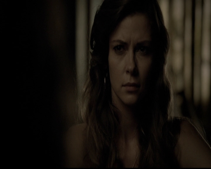 VampireDiariesWorld-dot-org_5x05MontersBall2007.jpg