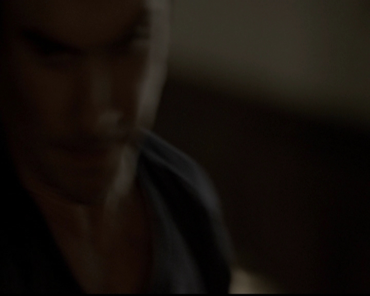 VampireDiariesWorld-dot-org_5x05MontersBall2240.jpg