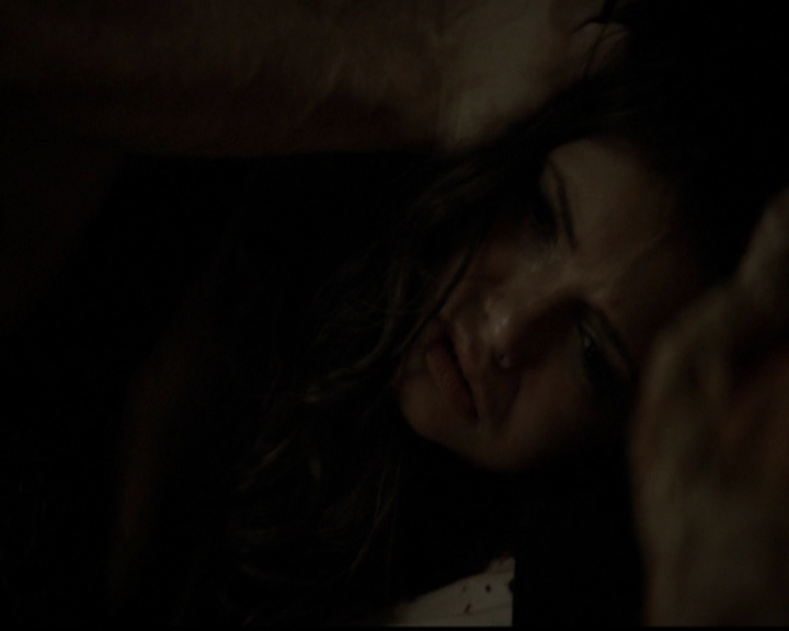 VampireDiariesWorld-dot-org_5x05MontersBall2243.jpg