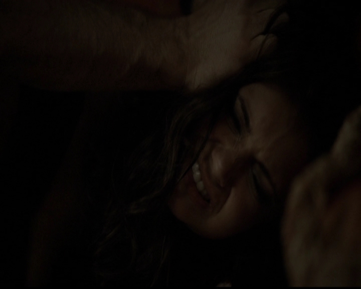 VampireDiariesWorld-dot-org_5x05MontersBall2244.jpg
