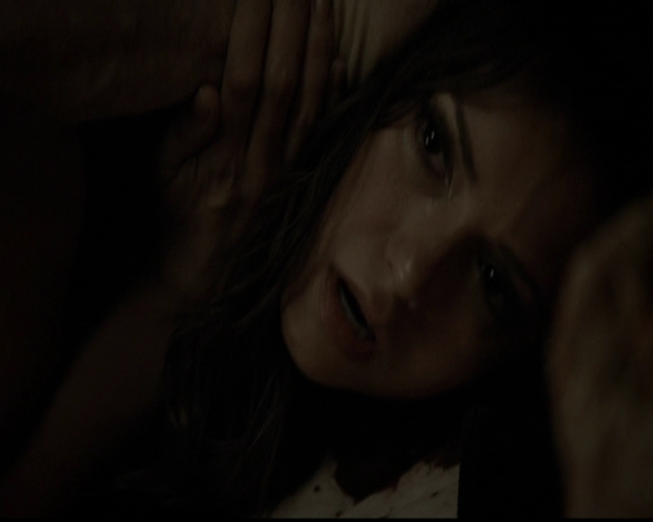 VampireDiariesWorld-dot-org_5x05MontersBall2255.jpg