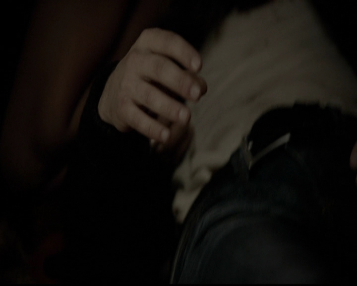 VampireDiariesWorld-dot-org_5x05MontersBall2260.jpg