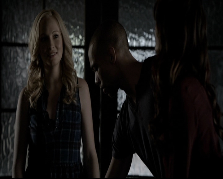 VampireDiariesWorld-dot-org_5x08DeadManOnCampus0723.jpg