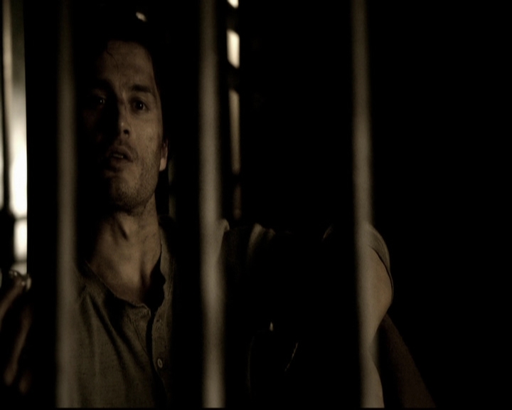 VampireDiariesWorld-dot-org_5x09TheCell0818.jpg