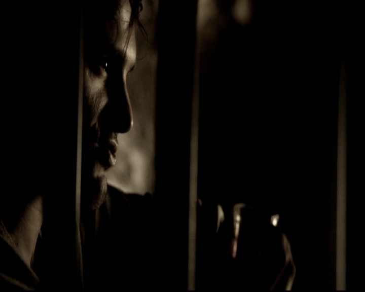 VampireDiariesWorld-dot-org_5x09TheCell0832.jpg