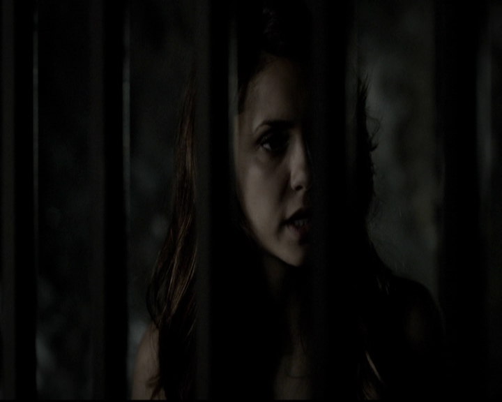 VampireDiariesWorld-dot-org_5x09TheCell1977.jpg