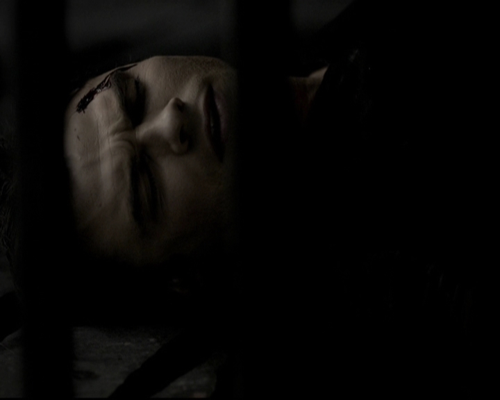 VampireDiariesWorld-dot-org_5x09TheCell2250.jpg