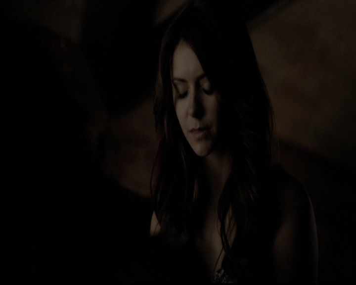 VampireDiariesWorld-dot-org_5x11-500YearsOfSolitude2230.jpg