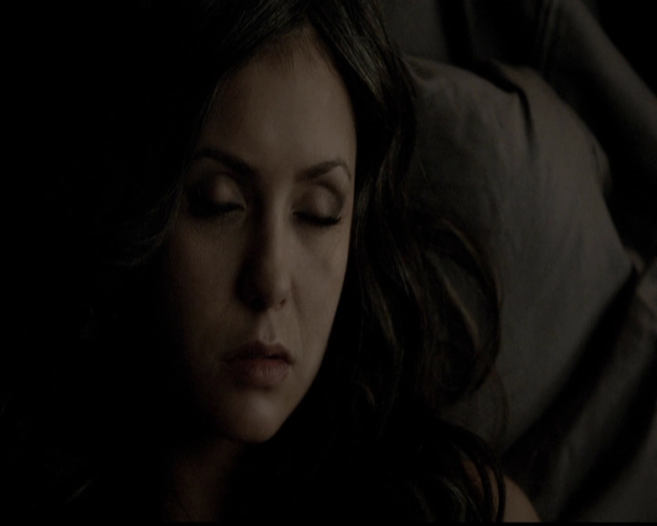VampireDiariesWorld-dot-org_5x11-500YearsOfSolitude2250.jpg