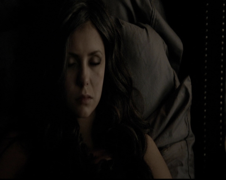 VampireDiariesWorld-dot-org_5x11-500YearsOfSolitude2300.jpg