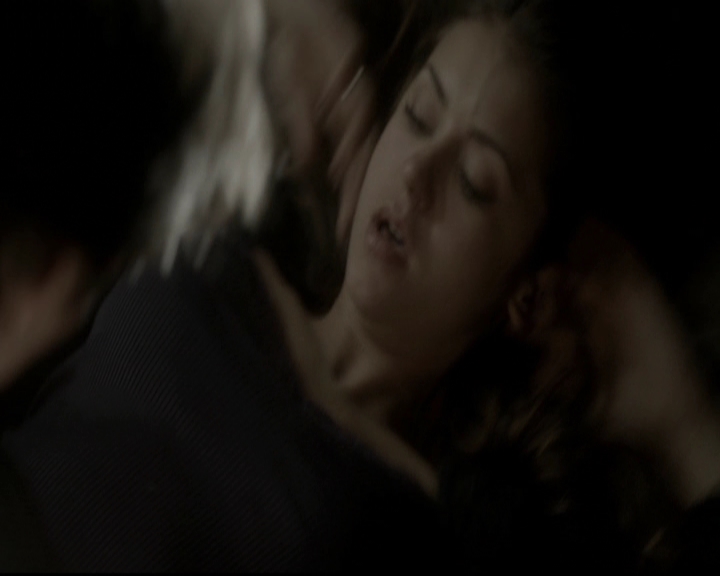 VampireDiariesWorld-dot-org_5x16WhileYouWereSleeping2306.jpg