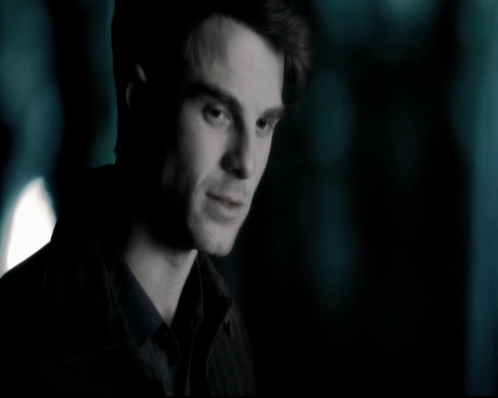 VampireDiariesWorld-dot-org_5x18ResidentEvil1991.jpg