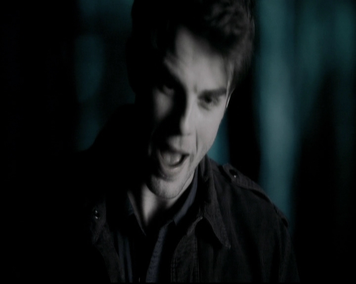 VampireDiariesWorld-dot-org_5x18ResidentEvil1993.jpg