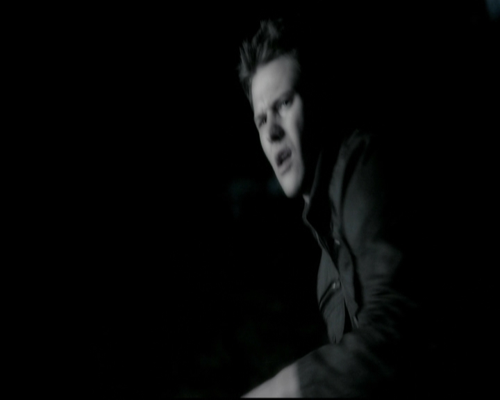 VampireDiariesWorld-dot-org_5x18ResidentEvil1998.jpg