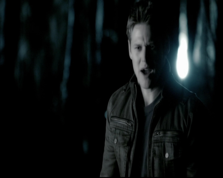 VampireDiariesWorld-dot-org_5x18ResidentEvil2001.jpg