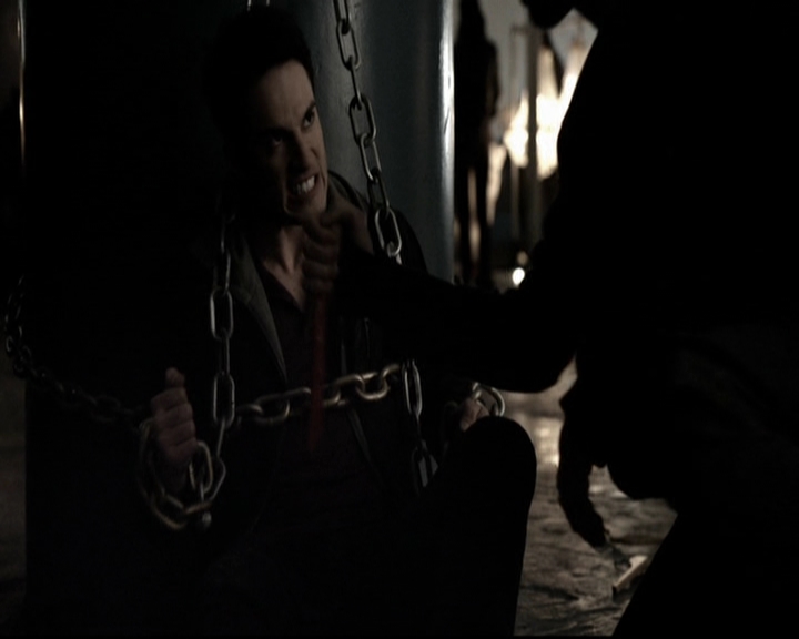 VampireDiariesWorld-dot-org_5x19ManOnFire0249.jpg