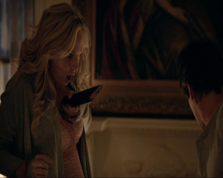VampireDiariesWorld-dot-nl_7x10HellIsOtherPeople2201.jpg