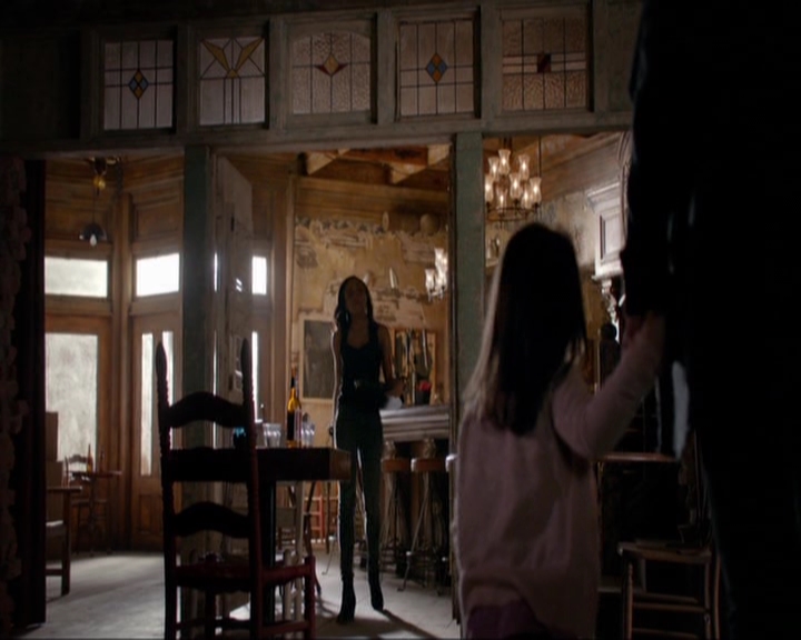 VampireDiariesWorld-dot-nl_7x14MoonlightOnTheBayou0011.jpg