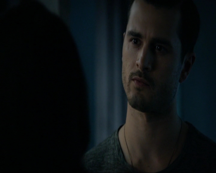 VampireDiariesWorld-dot-nl_7x14MoonlightOnTheBayou1992.jpg VampireDiariesWorld-dot-nl_7x14MoonlightOnTheBayou1992.jpg