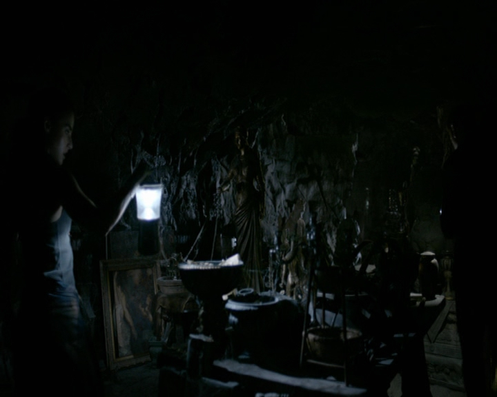 VampireDiaries-dot-nl_VampireDiaries-8x01HelloBrother1237.jpg