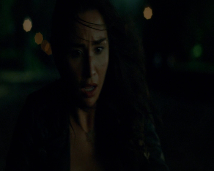 VampireDiaries-dot-nl_VampireDiaries-8x04AnEternityOfMisery2345.jpg