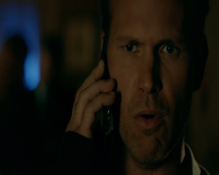 VampireDiaries-dot-nl_VampireDiaries-8x06DetouredOnSomeRandomBackwoodsPathToHell0100.jpg