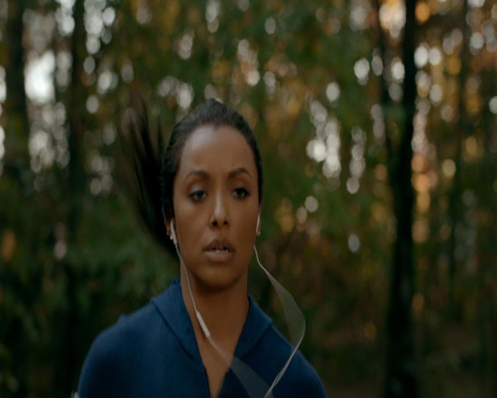 VampireDiaries-dot-nl_VampireDiaries-8x10NostalgiasABitch0059.jpg