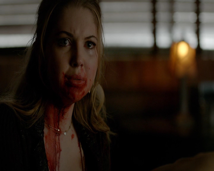VampireDiaries-dot-nl_VampireDiaries-8x10NostalgiasABitch0115.jpg