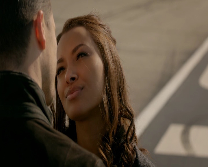 VampireDiaries-dot-nl_VampireDiaries-8x11YouMadeAChoiceToBeGood0721.jpg