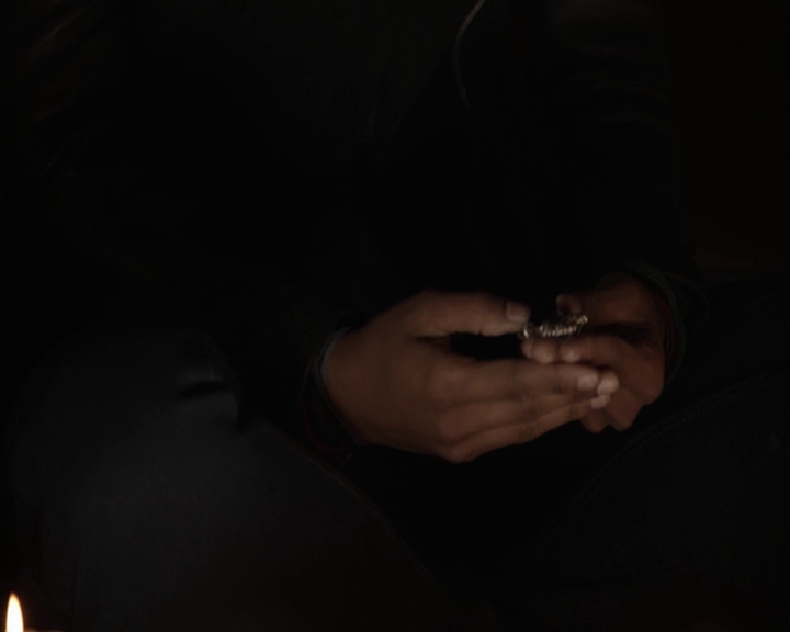 VampireDiaries-dot-nl_VampireDiaries-8x13TheLiesWillCatchUpToYou-deletedscene0025.jpg