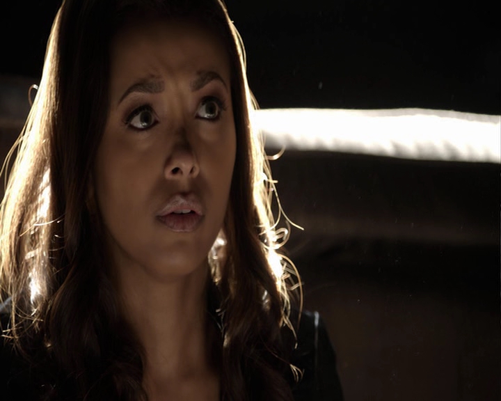 VampireDiaries-dot-nl_VampireDiaries-8x13TheLiesWillCatchUpToYou-deletedscene0033.jpg